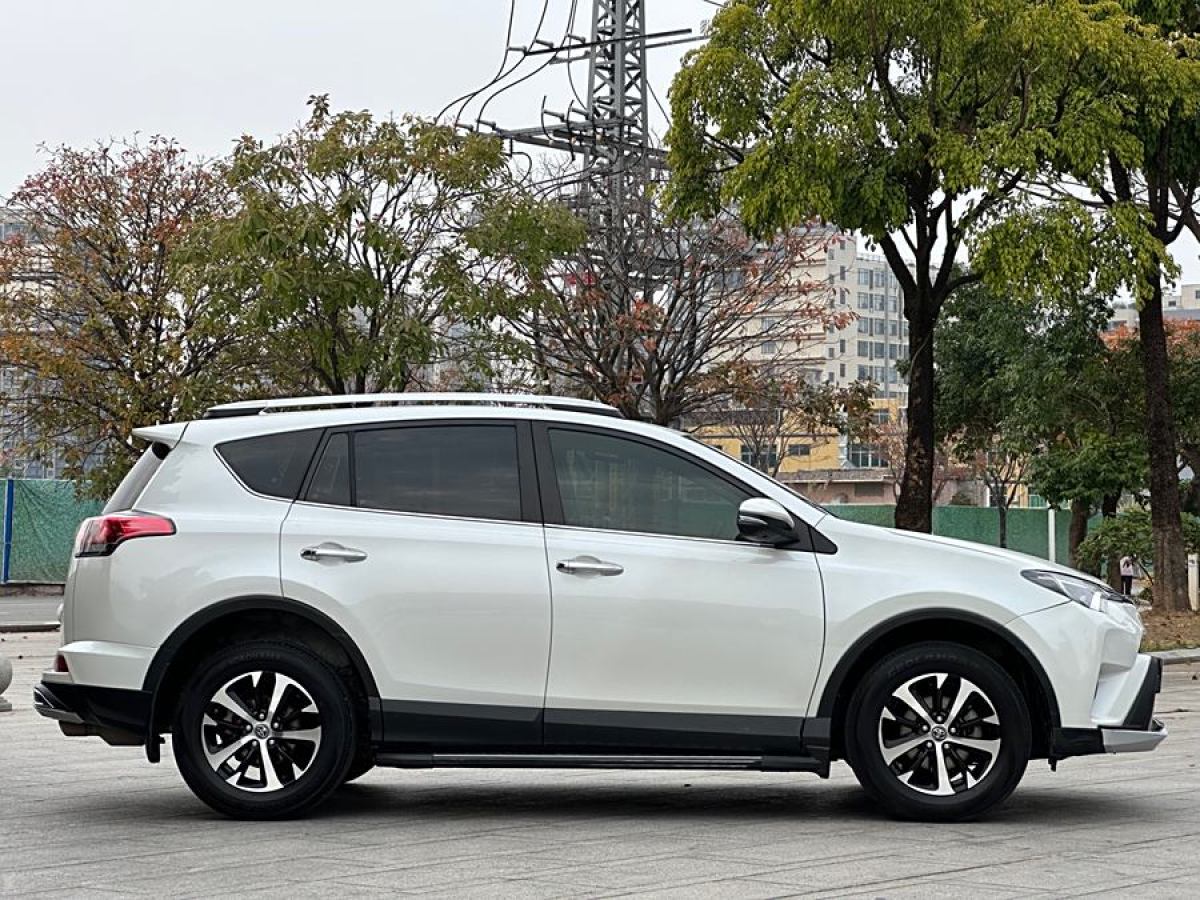 豐田 RAV4榮放  2016款 2.0L CVT兩驅(qū)風(fēng)尚版圖片