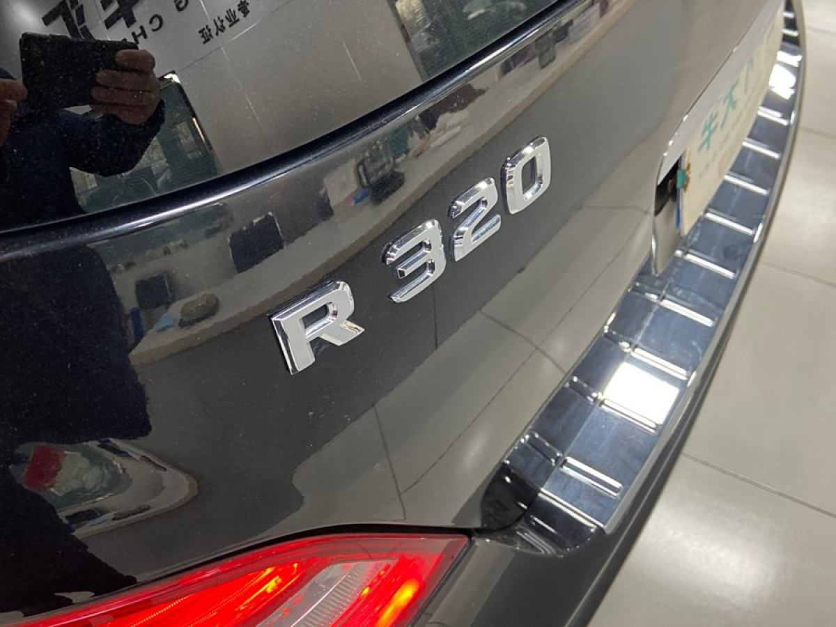 奔馳 奔馳R級  2017款 R 320 4MATIC 商務(wù)型臻藏版圖片