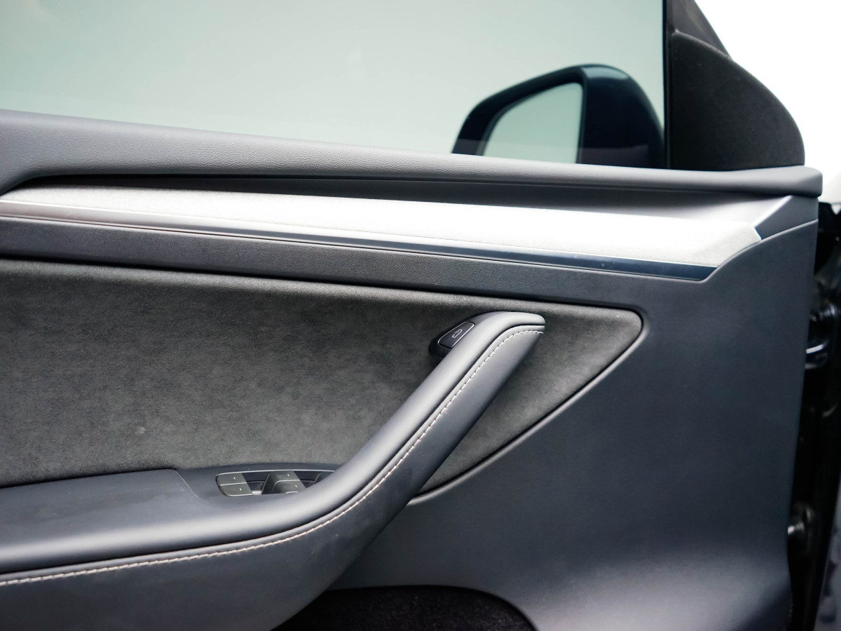 特斯拉 Model Y  2024款 后輪驅(qū)動版圖片