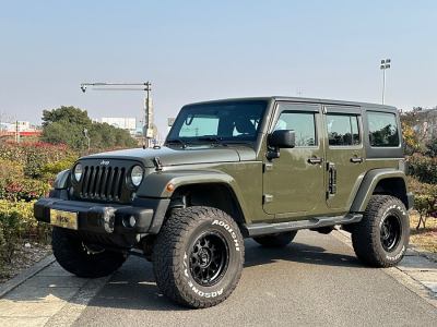 2016年2月 Jeep 牧馬人(進(jìn)口) 3.0L Sahara 四門(mén)舒享版圖片