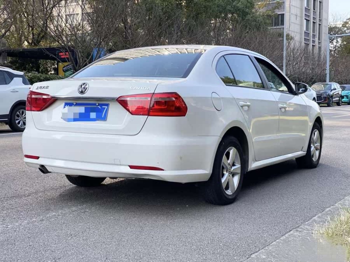 大眾 朗逸  2013款 改款經(jīng)典 1.6L 自動風尚版圖片