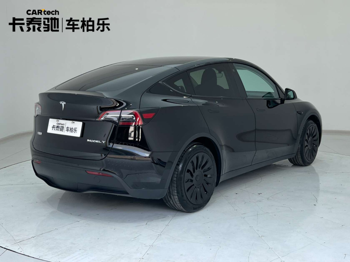 特斯拉 Model Y  2021款 改款 標(biāo)準(zhǔn)續(xù)航后驅(qū)升級版圖片