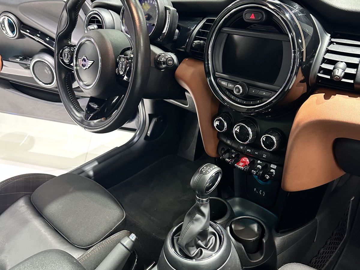 MINI COUNTRYMAN  2018款 1.5T COOPER 經(jīng)典派圖片