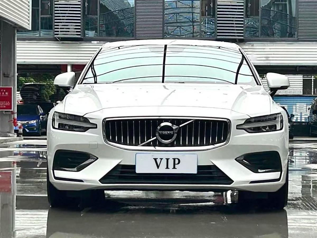 2020年4月沃爾沃 S60L  2020款 T4 智遠(yuǎn)運(yùn)動(dòng)版