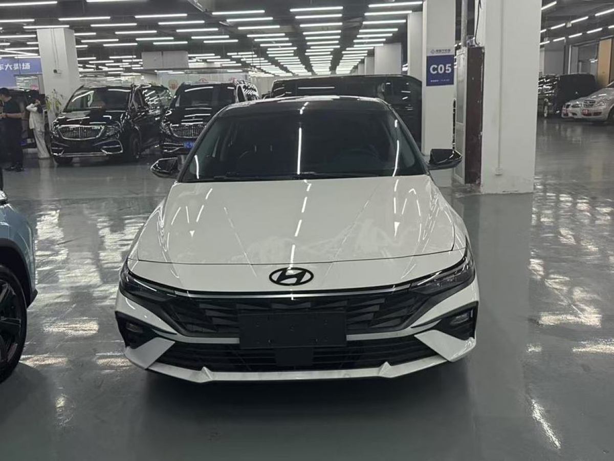 現(xiàn)代 伊蘭特  2023款 1.5L CVT LUX尊貴版圖片