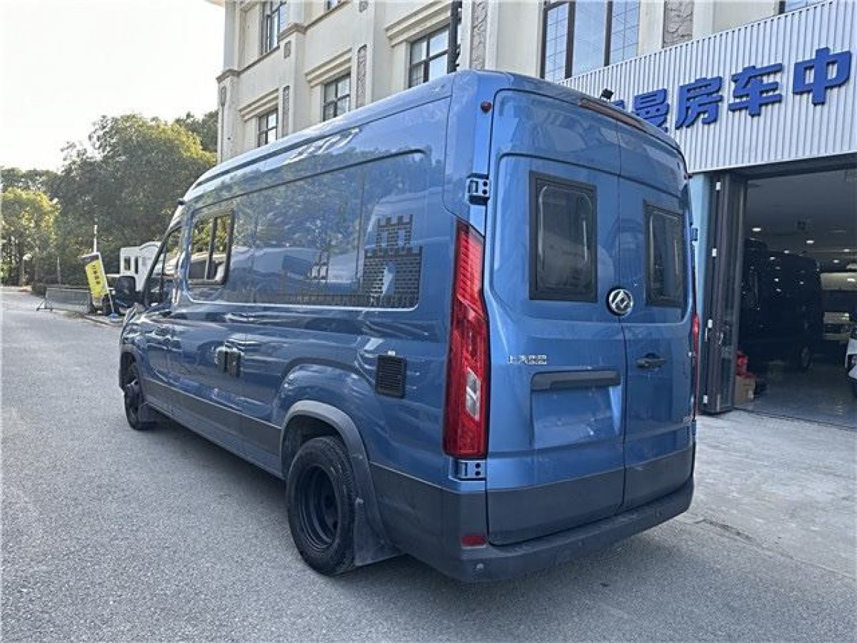 上汽大通 RV90  2021款 2.0T旅行家V90自行式B型房車豪華版橫床圖片