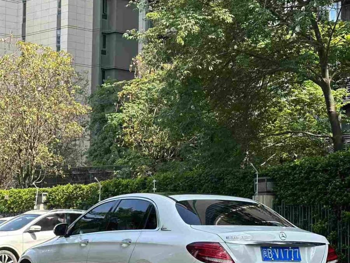 奔馳 奔馳E級  2019款 改款 E 300 L 運(yùn)動時(shí)尚型圖片