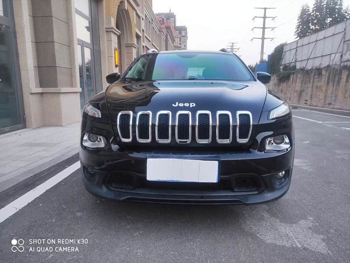 2016年4月Jeep 自由光  2016款 2.0L 優(yōu)越版