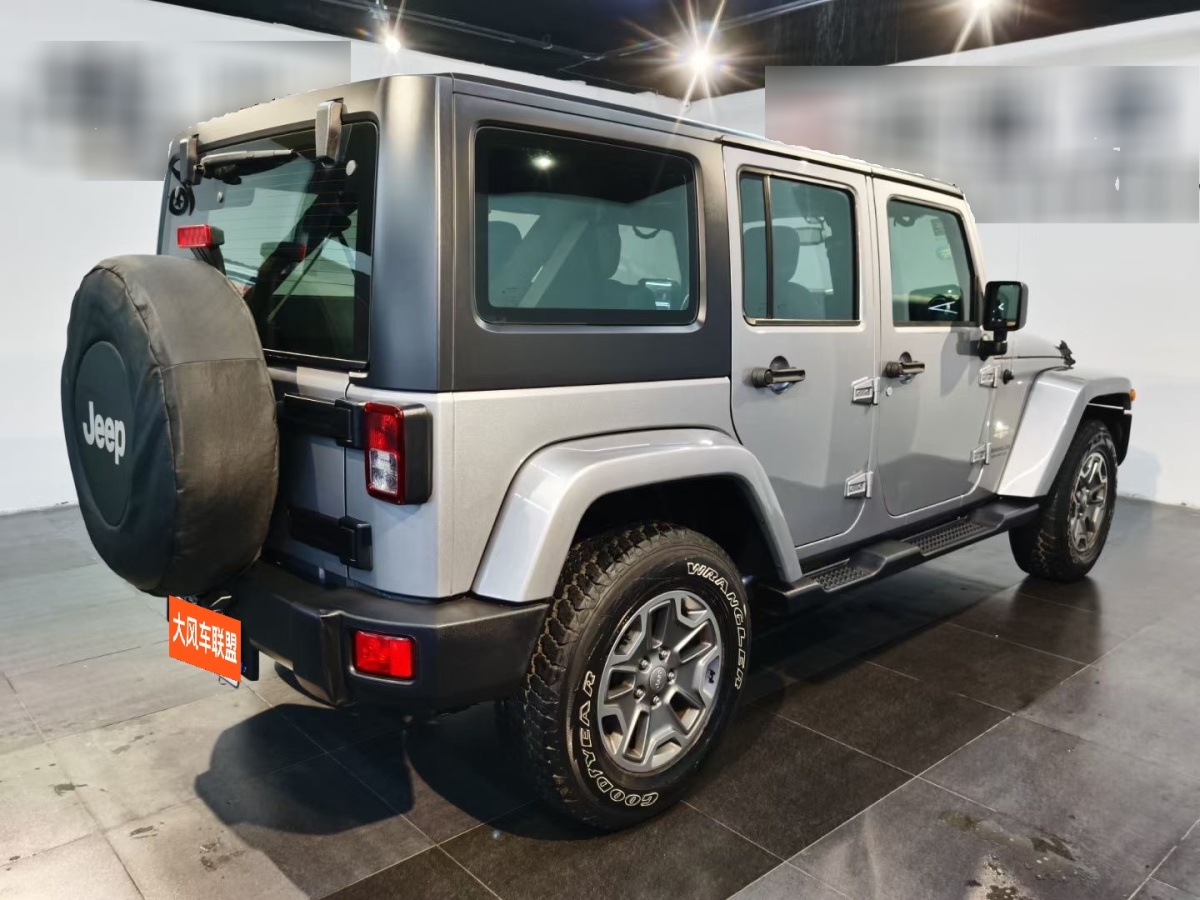 Jeep 牧馬人  2015款 3.0L Sahara 四門舒享版圖片