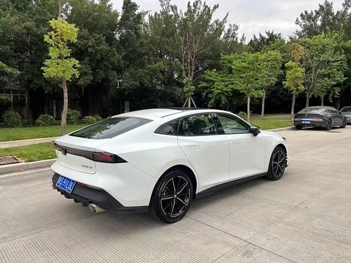 長(zhǎng)安 長(zhǎng)安UNI-V  2022款 1.5T 尊貴型圖片