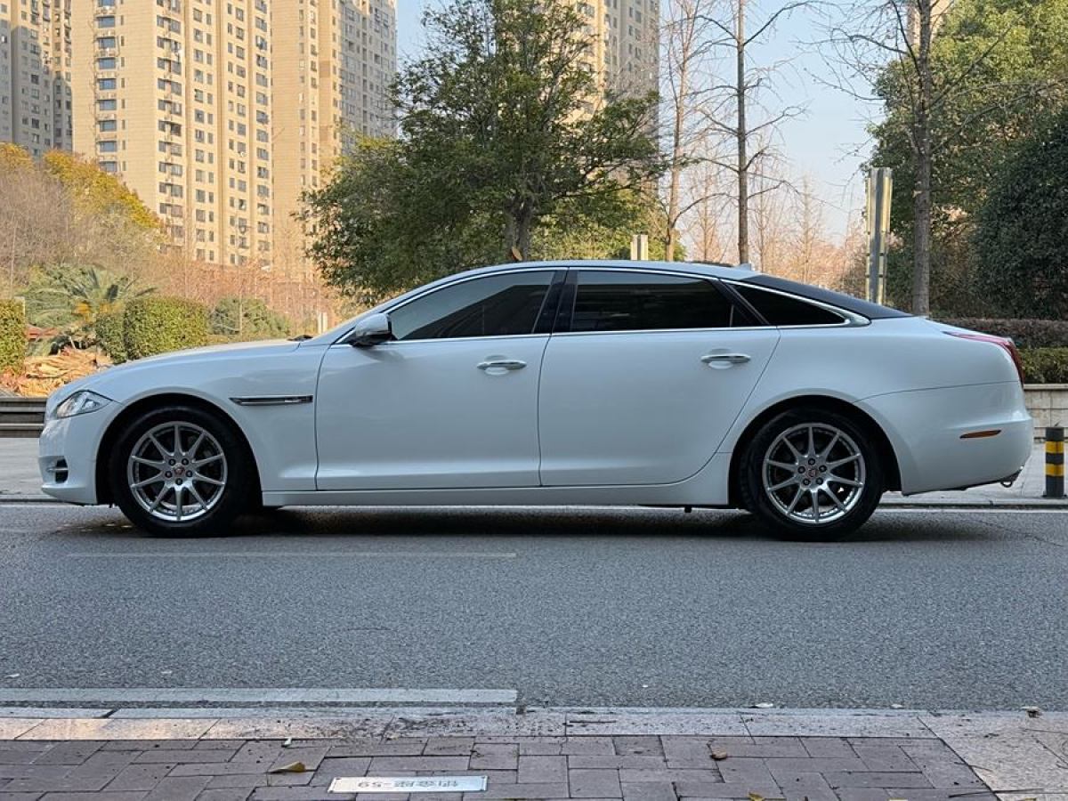 捷豹 XJ  2015款 XJL 2.0T 兩驅(qū)典雅商務(wù)版圖片