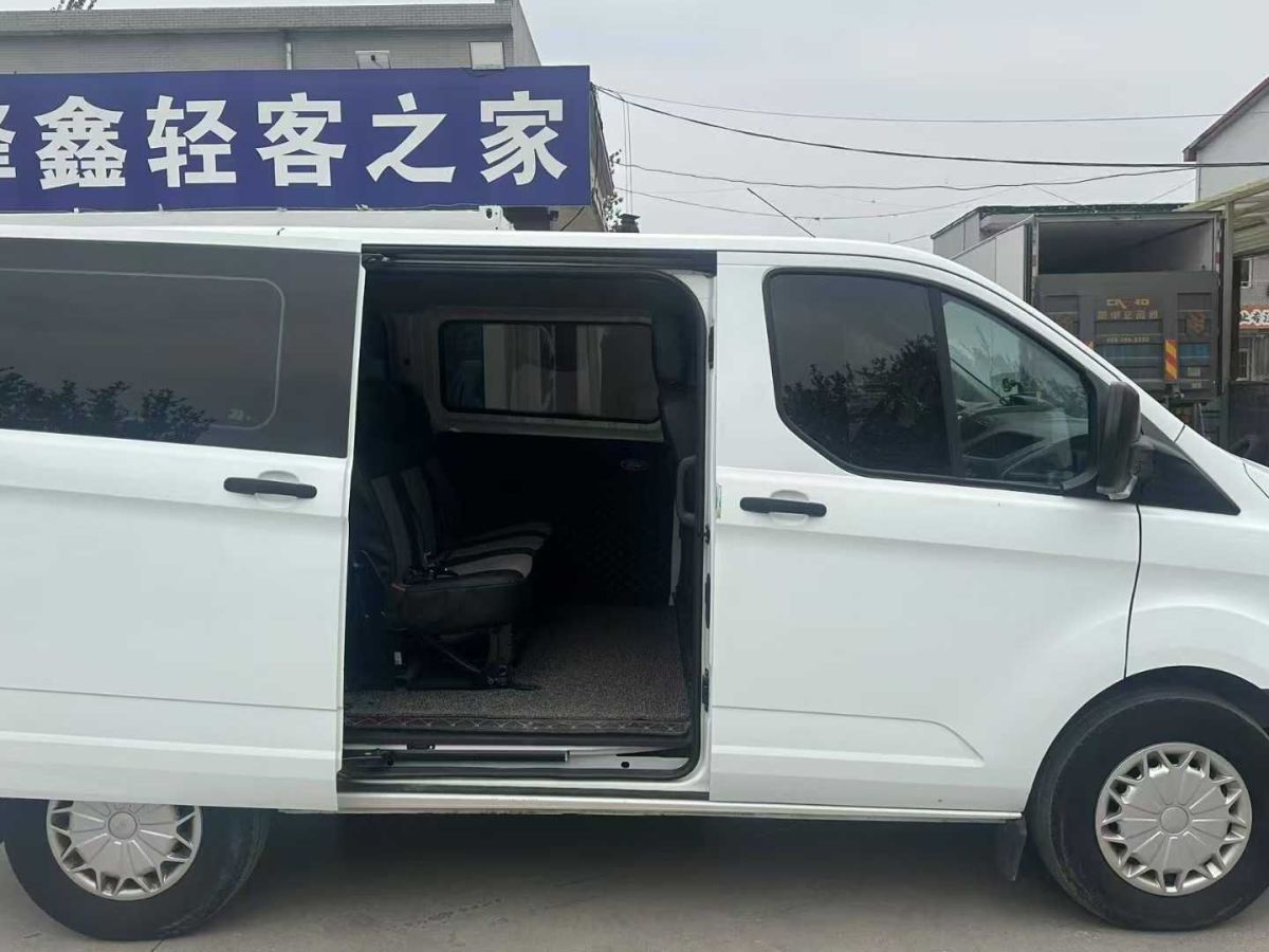 福特 全順  2020款 2.0T柴油商旅型中軸中頂10-12座國(guó)VI圖片
