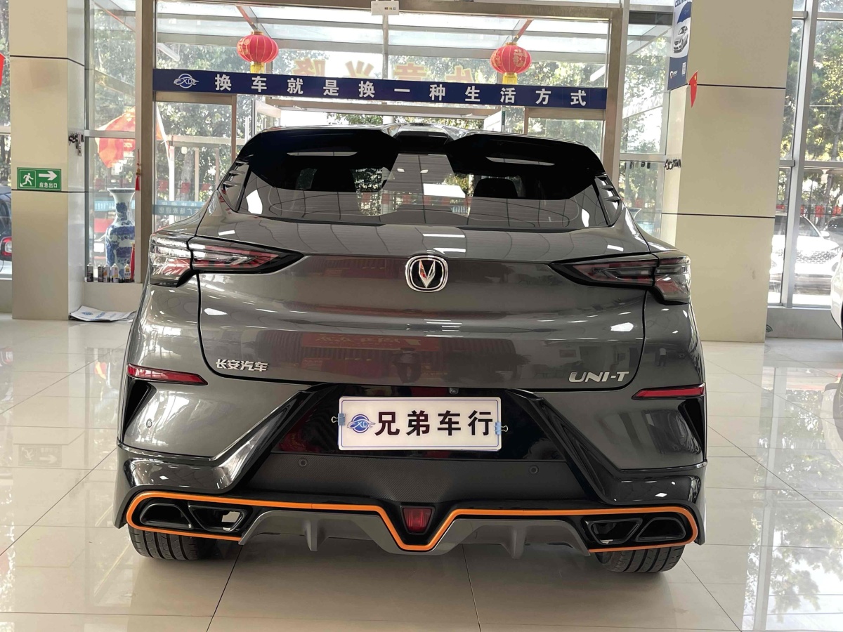 長(zhǎng)安 UNI-T  2022款 1.5T 尊享型圖片