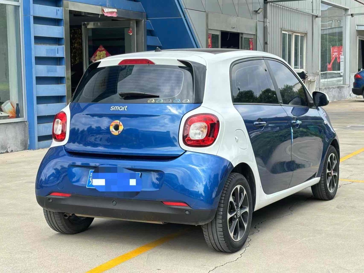 smart forfour  2018款 1.0L 52千瓦激情版圖片