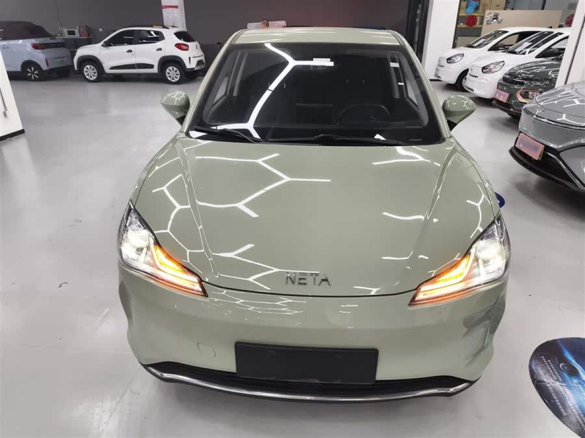 哪吒 哪吒V  2022款 潮 400 Lite 粉色定制款圖片
