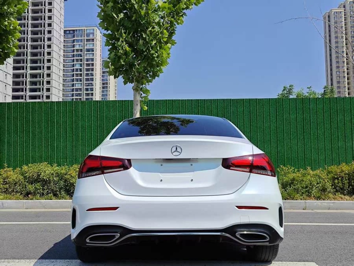 奔馳 奔馳A級(jí)  2020款 改款 A 200 L 運(yùn)動(dòng)轎車時(shí)尚型圖片