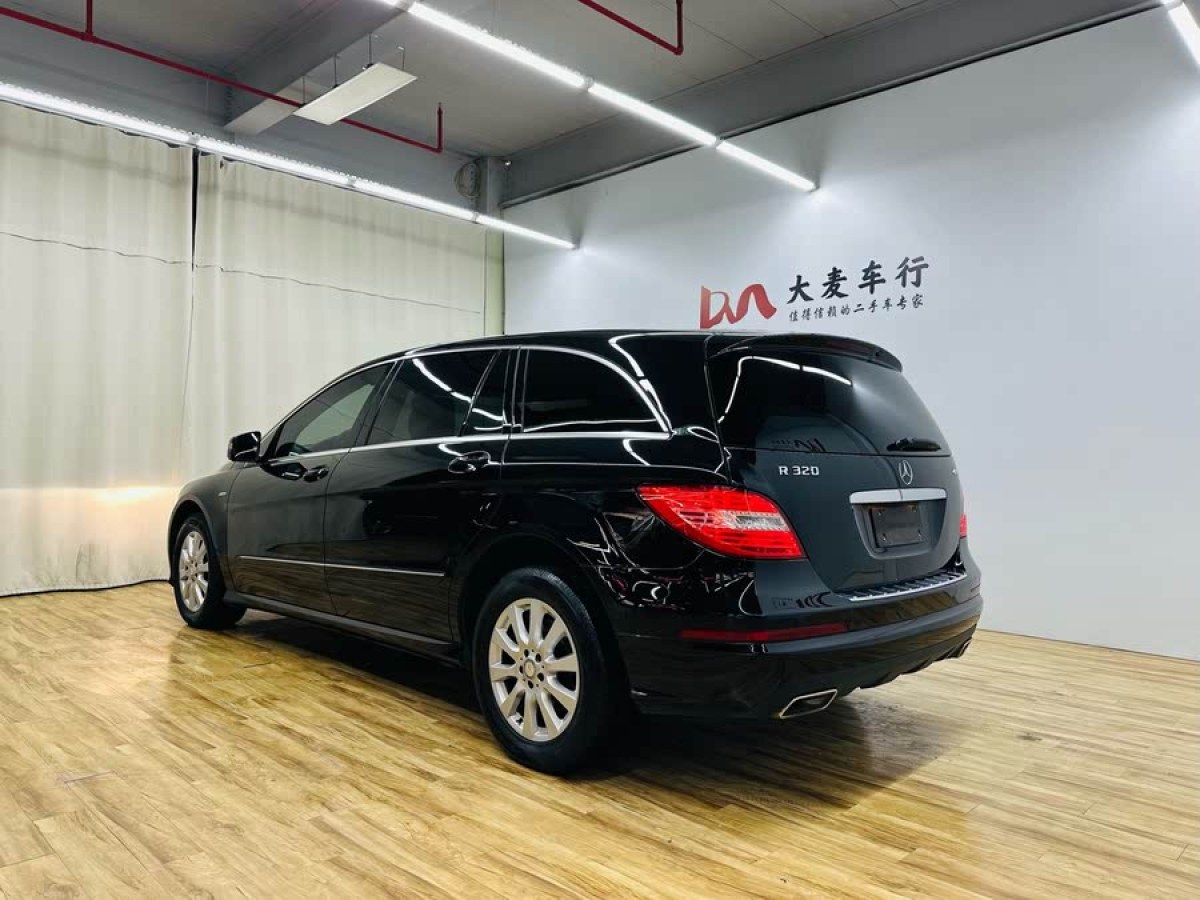 奔馳 奔馳R級(jí)  2017款 R 320 4MATIC 商務(wù)型臻藏版圖片