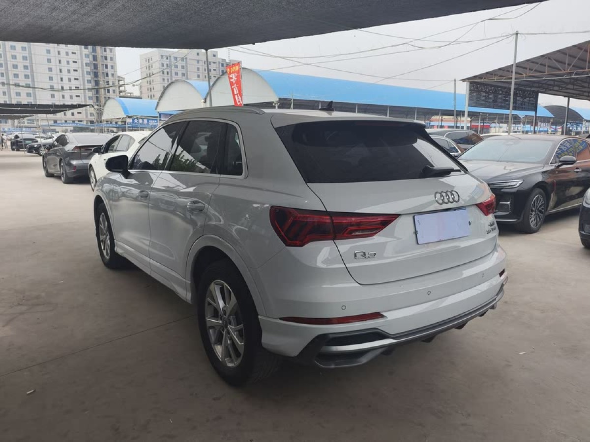 奧迪 奧迪Q3  2019款  35 TFSI 進(jìn)取動感型圖片