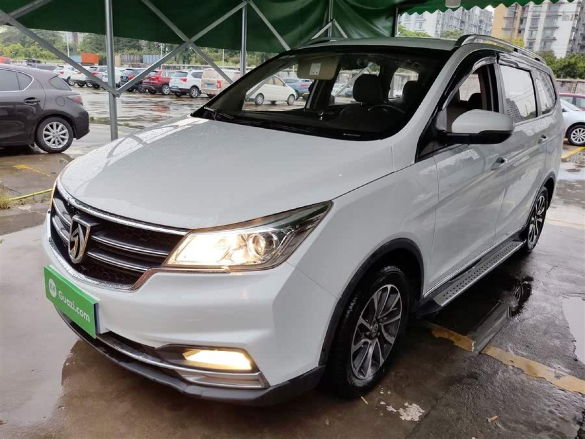 寶駿 730  2017款 1.5T 手動時尚型 7座圖片
