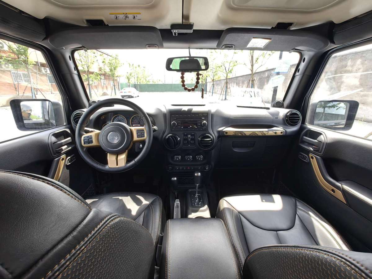 2014年8月Jeep 牧马人  2014款 3.6L 龙腾典藏版