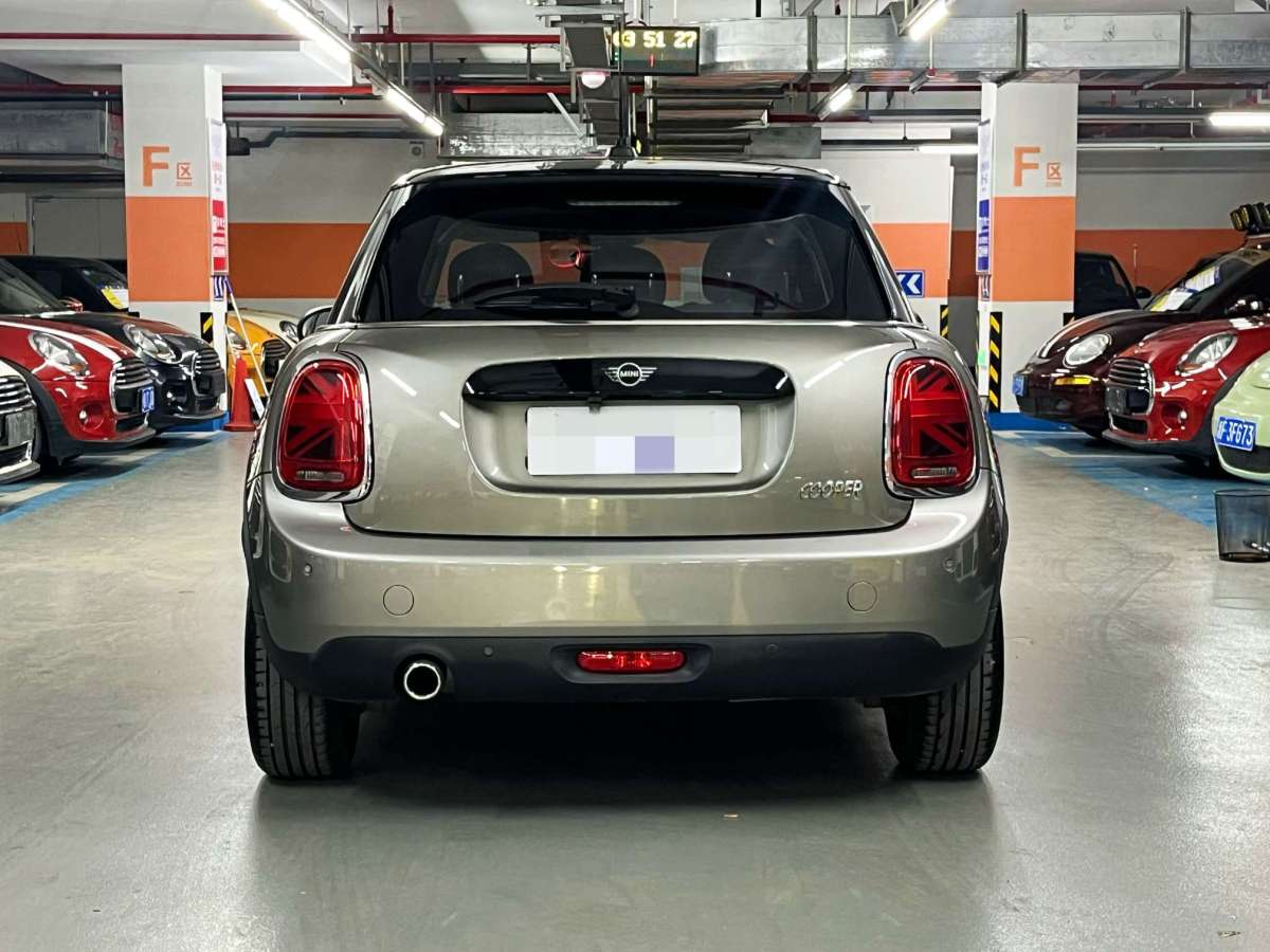 MINI MINI  2020款 1.5T COOPER 經(jīng)典派 五門絕色版圖片