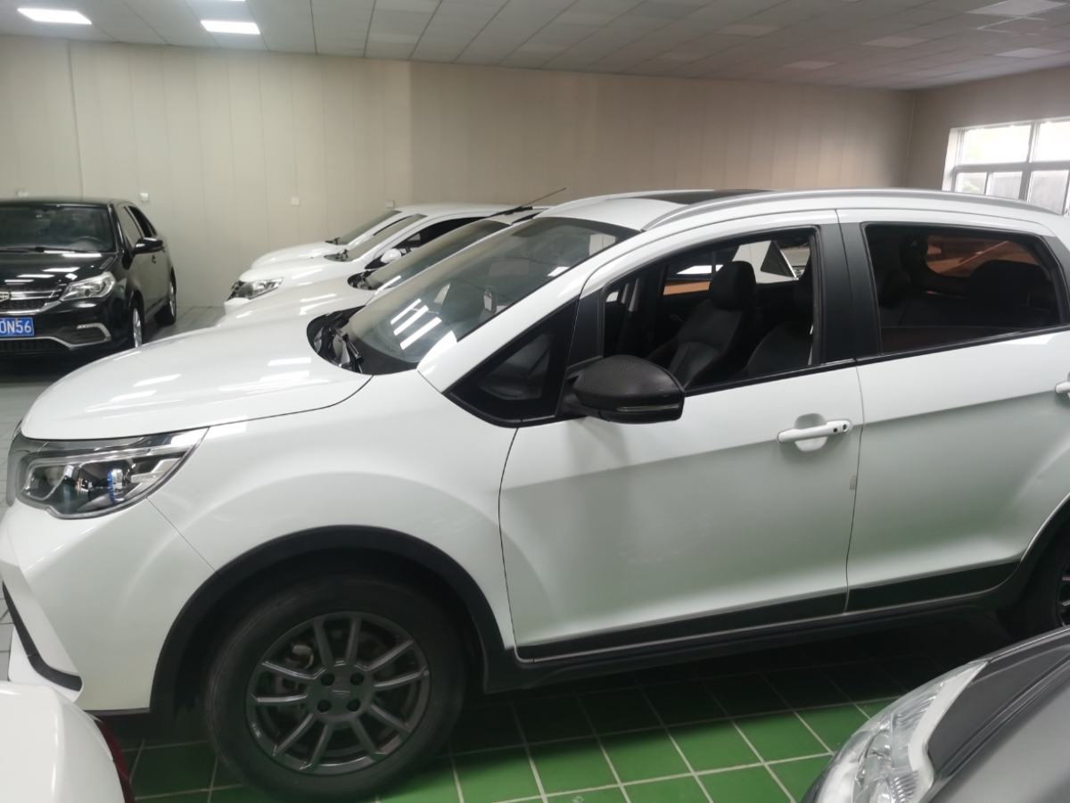吉利 遠(yuǎn)景X3  2019款  升級(jí)版 1.5L CVT尊貴型圖片