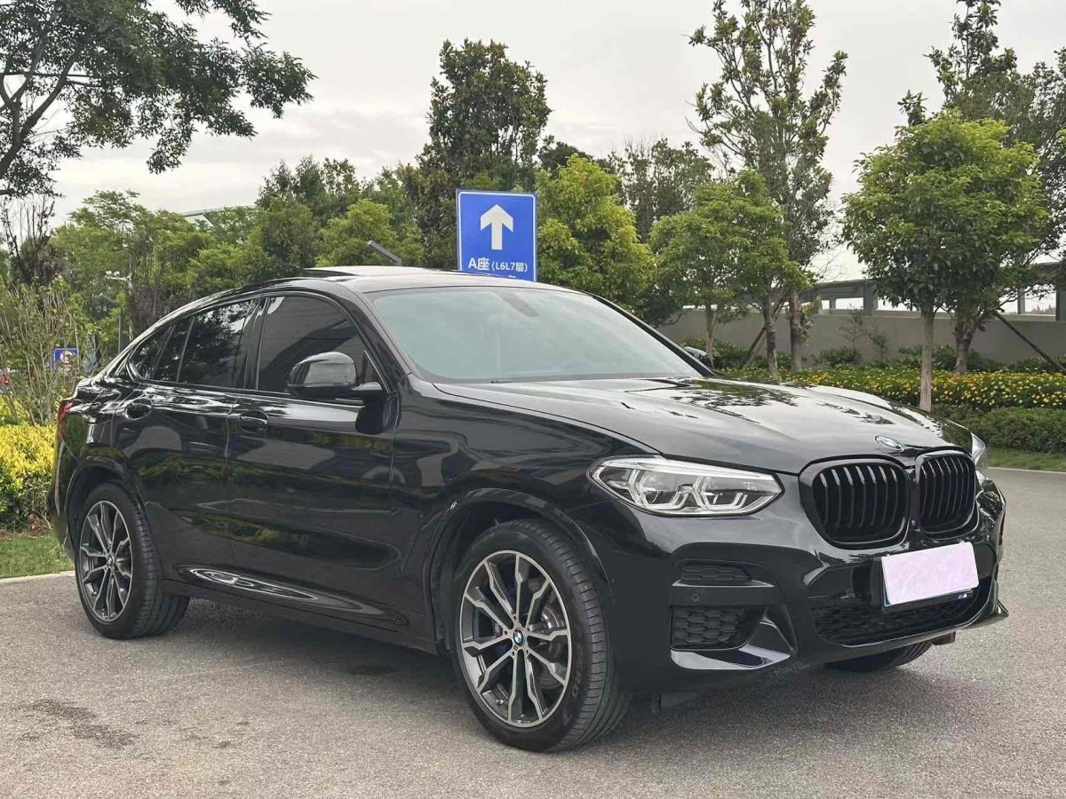 寶馬 寶馬X4  2021款 xDrive 30i M運(yùn)動(dòng)曜夜套裝圖片