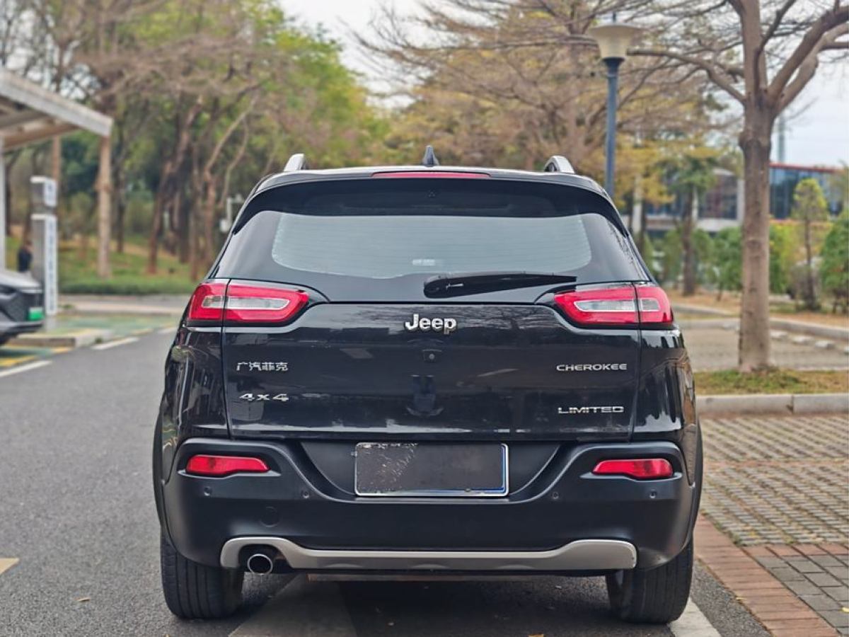 Jeep 自由光  2017款 2.0L 優(yōu)越版圖片