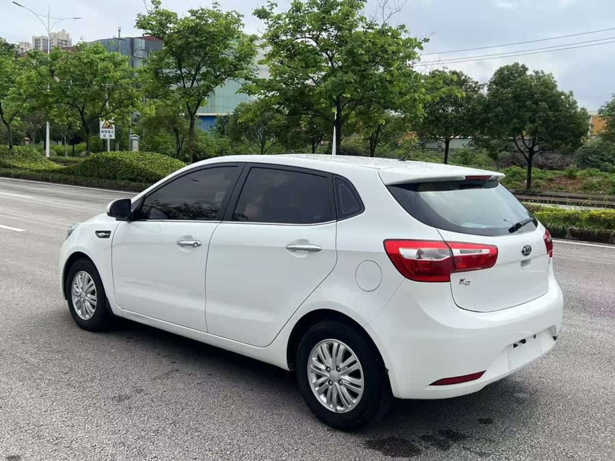 起亞 K2  2012款 兩廂 1.4L AT 炫酷紀(jì)念版圖片