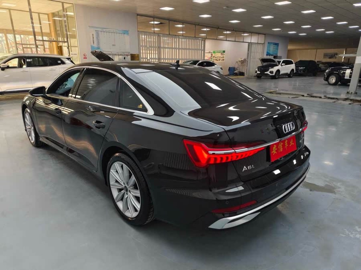 奧迪 奧迪A6L  2023款 改款 45 TFSI 臻選動(dòng)感型圖片