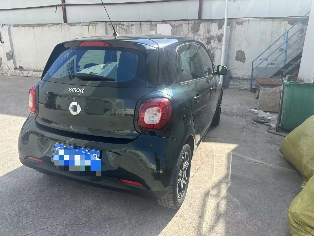 smart forfour  2017款 0.9T 66千瓦摯愛特別版圖片