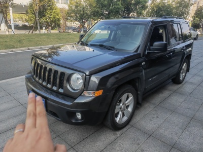 2014年6月 Jeep 自由客(進(jìn)口) 2.0L 運(yùn)動(dòng)增強(qiáng)版圖片