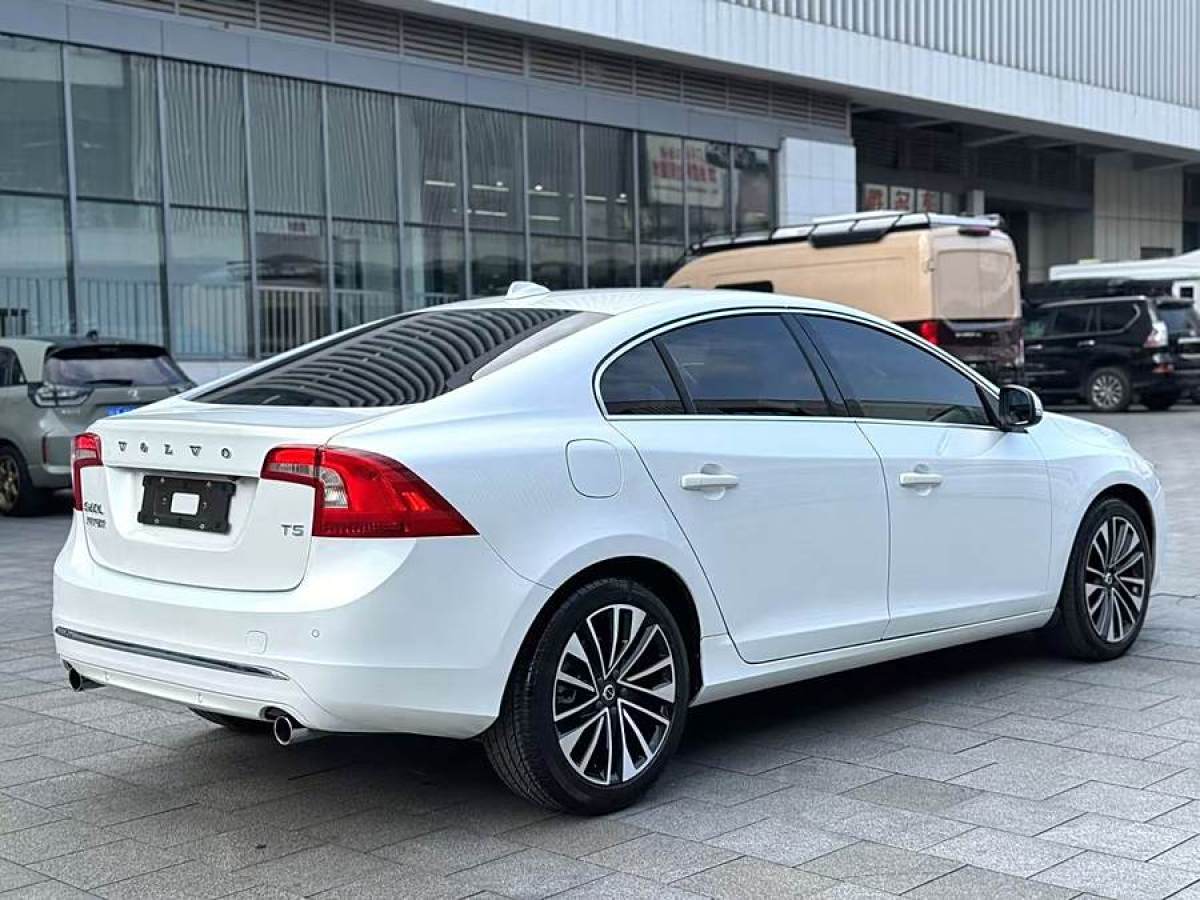 2019年7月沃爾沃 S60  1448款 2.0T T5智尊版