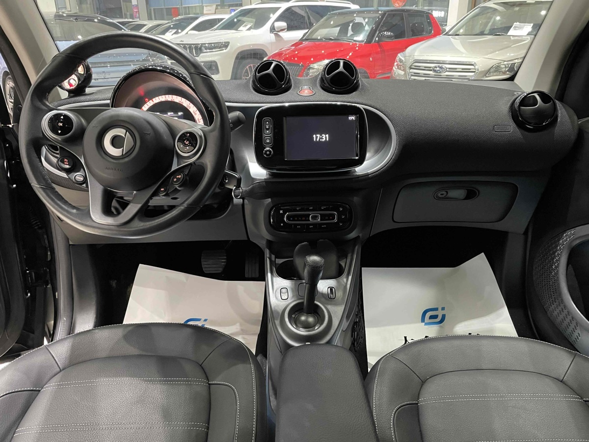 smart fortwo  2018款 0.9T 66千瓦硬頂先鋒版圖片