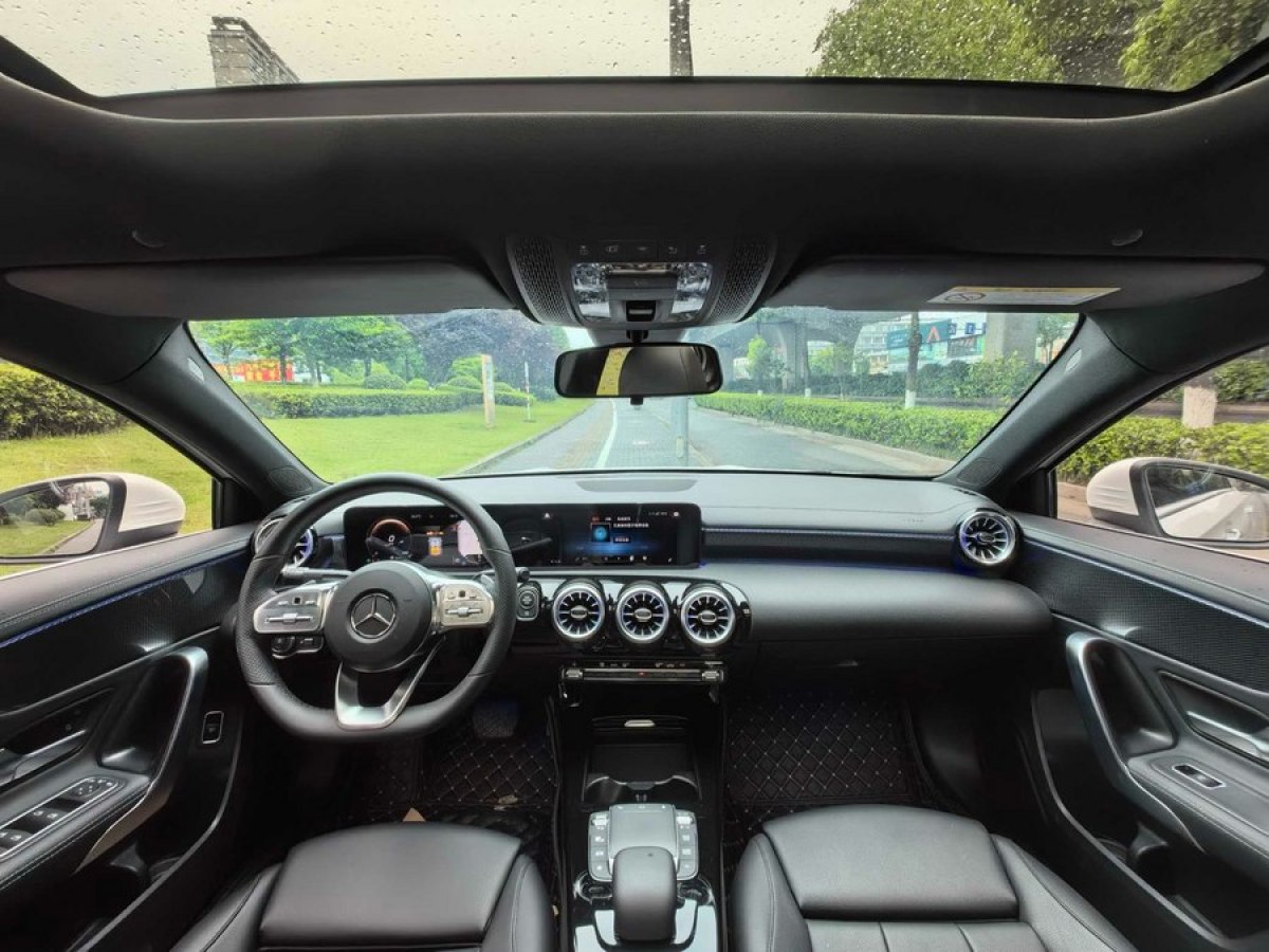 奔驰 奔驰A级  2022款 改款 A 200 L 运动轿车动感型图片