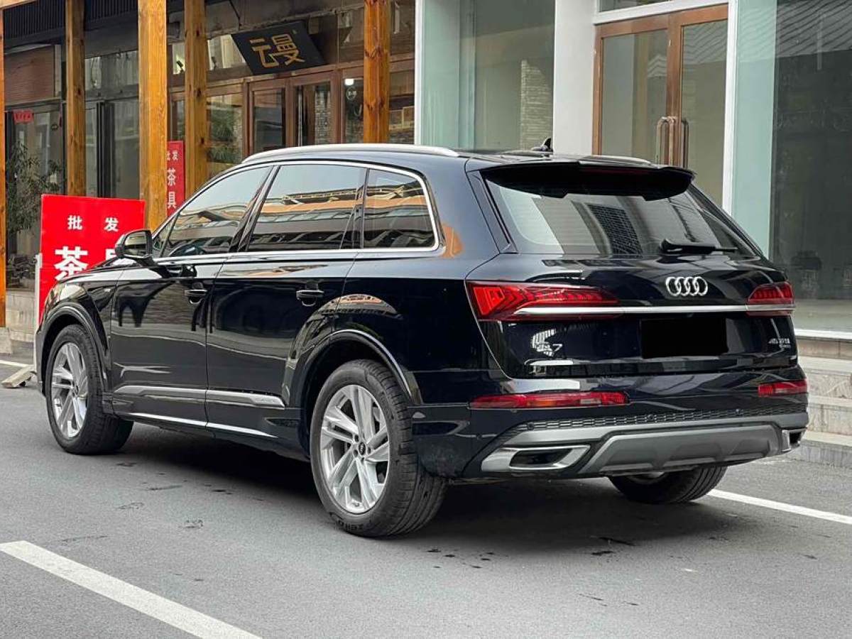 奧迪 奧迪Q7  2024款 45 TFSI quattro S line運(yùn)動(dòng)型圖片