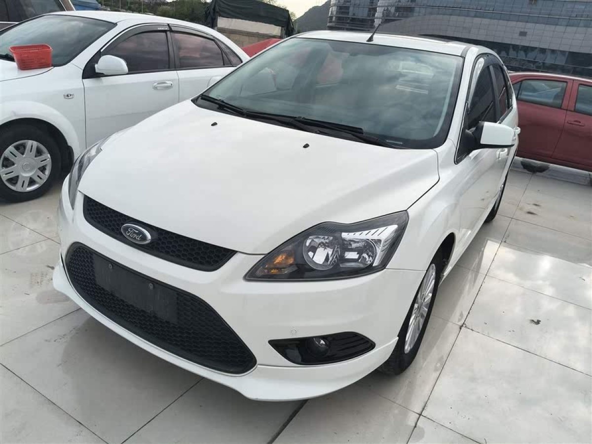 福特 ?？怂? 2013款 兩廂經(jīng)典 1.8L 自動(dòng)時(shí)尚型圖片