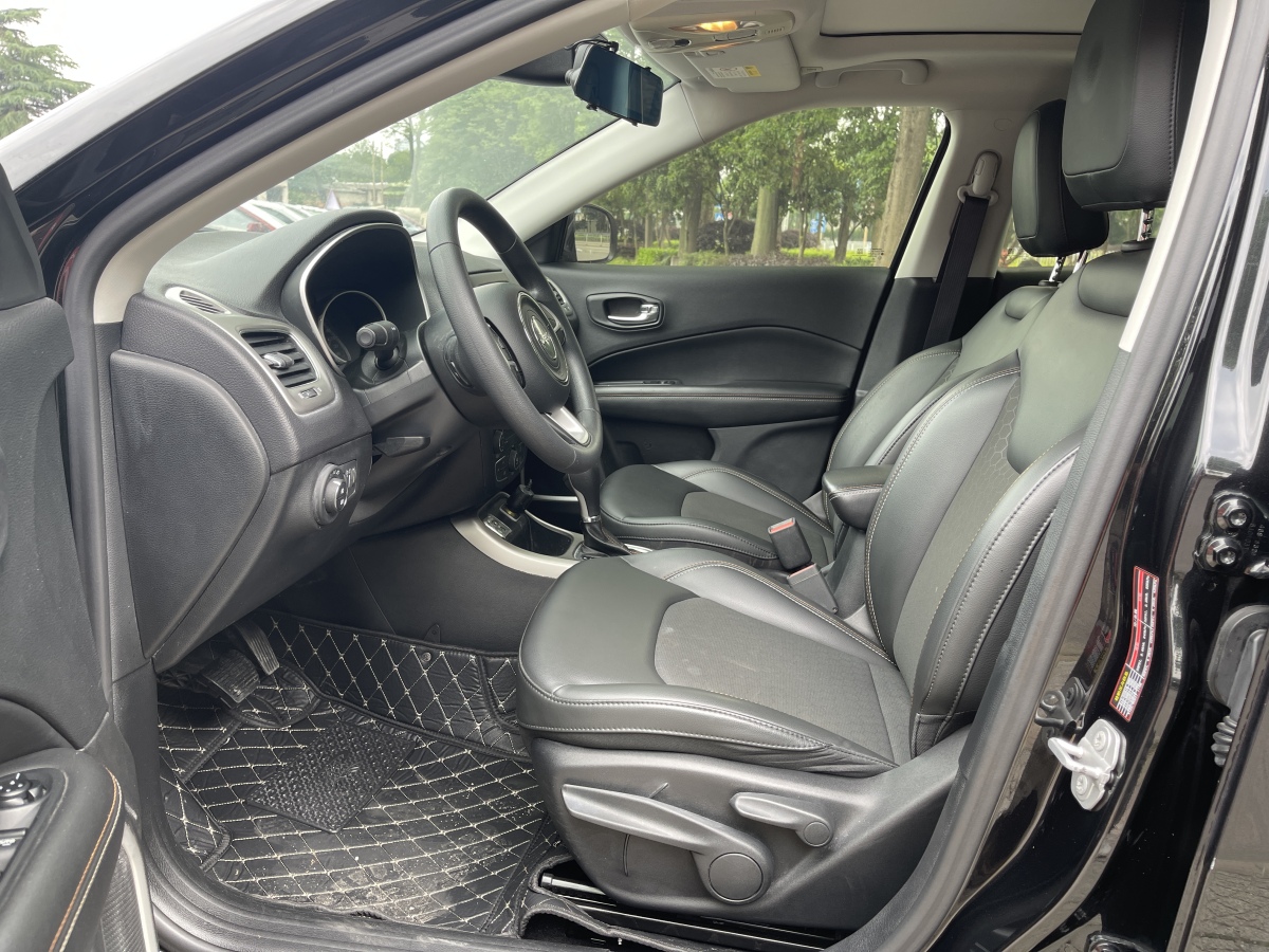 Jeep 指南者  2019款  200T 自动典尚版图片