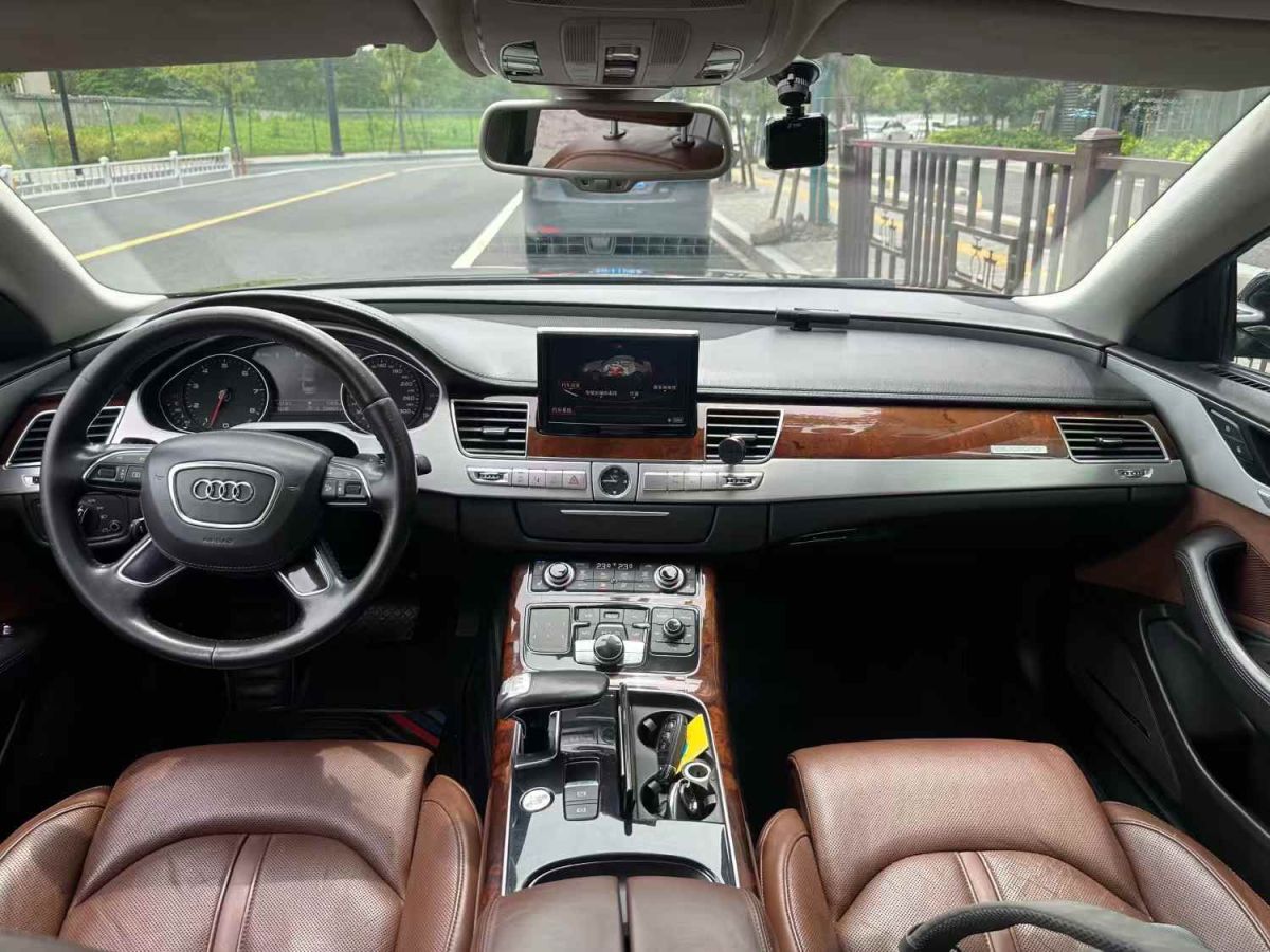 奧迪 奧迪A8  2012款 A8L 45 TFSI quattro豪華型圖片