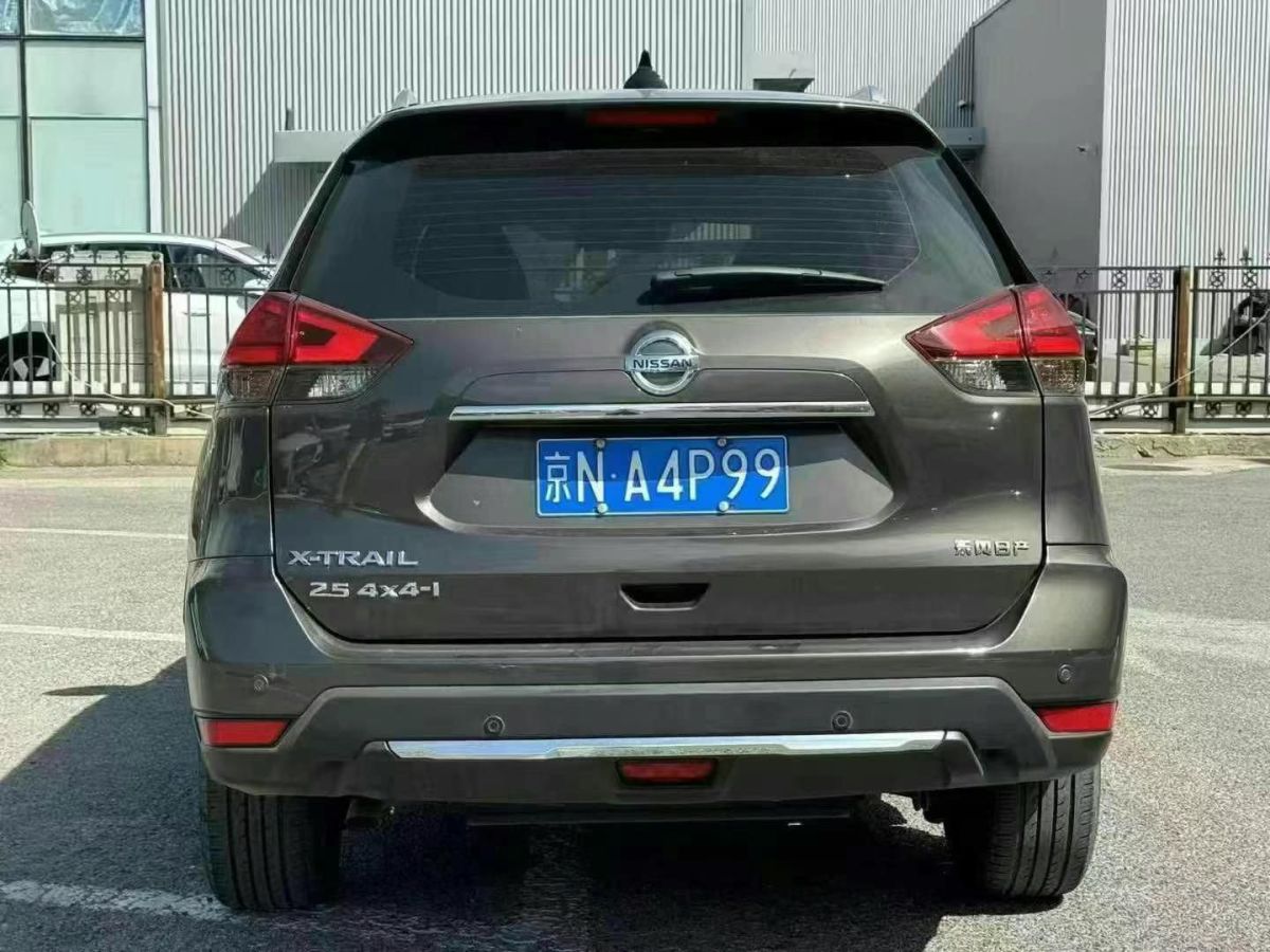 北京 BJ40  2020款 2.0T 自動兩驅(qū)城市獵人版?zhèn)b客型圖片