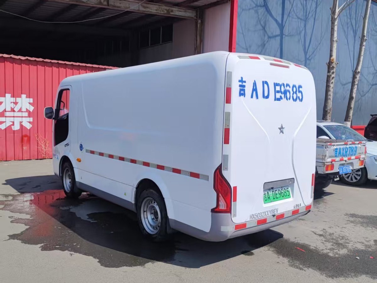 江鈴輕汽 長(zhǎng)江7號(hào)  2024款 舒享版 寧德時(shí)代41.86kWh GK5030XXYBEV02圖片