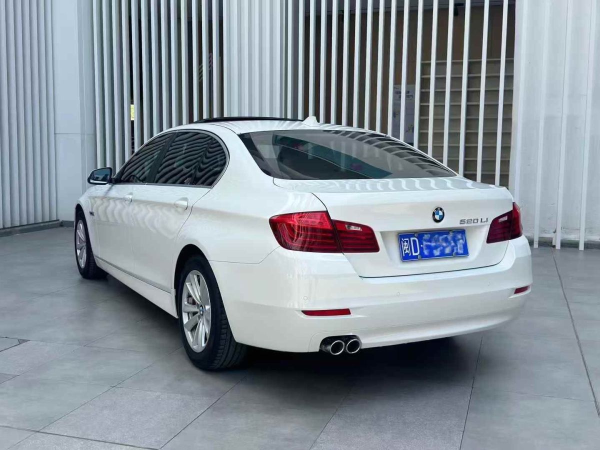 寶馬 寶馬5系  2015款 530Li 2.0T 豪華設(shè)計套裝圖片