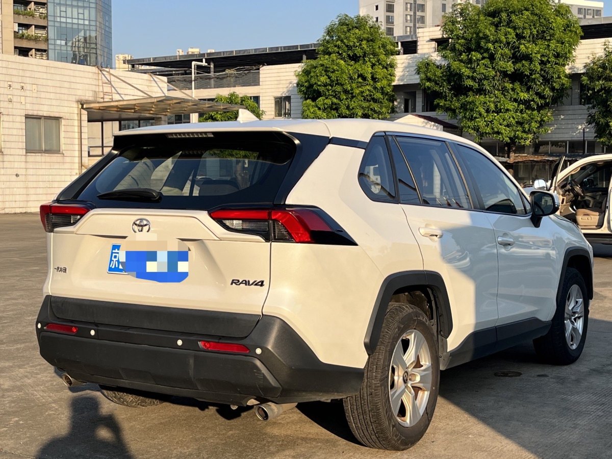 2020年9月豐田 RAV4  2018款 榮放 2.0L CVT兩驅(qū)都市版