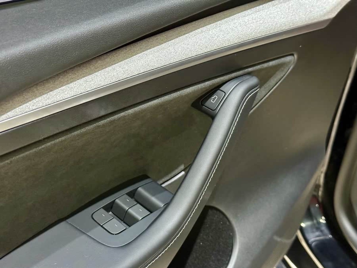 特斯拉 Model Y  2024款 長續(xù)航全輪驅動版圖片