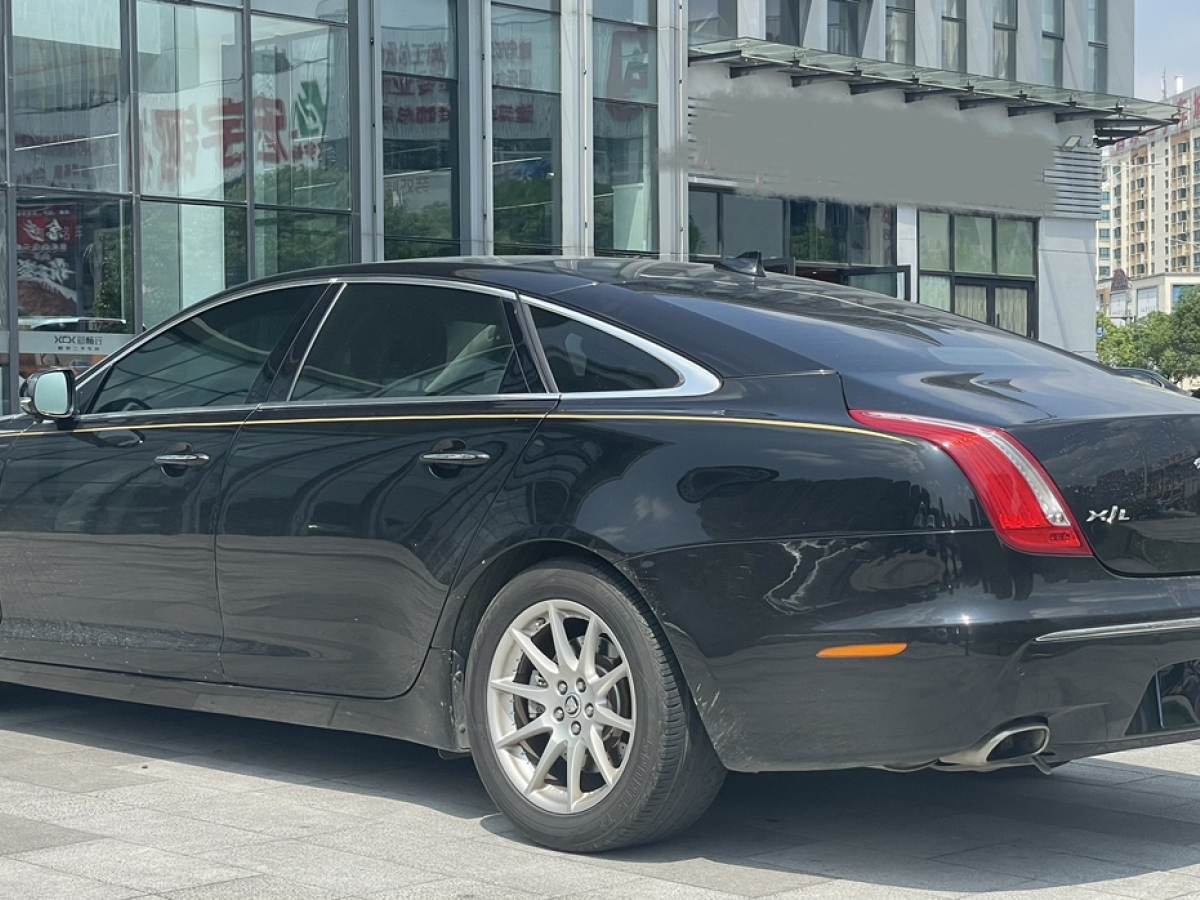 捷豹 XJ  2013款 XJL 2.0T 典雅商务版图片