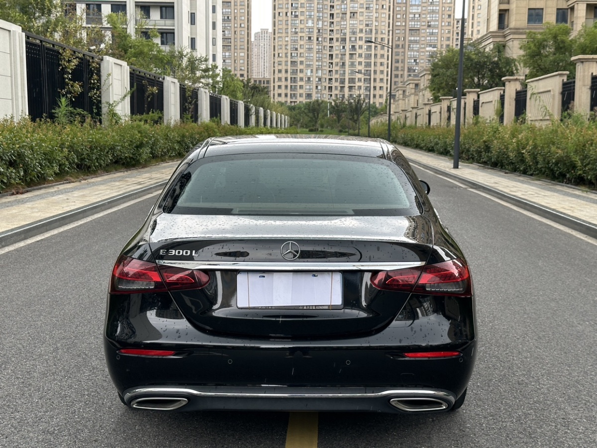 奔驰 奔驰E级  2022款 E 300 L 豪华型图片