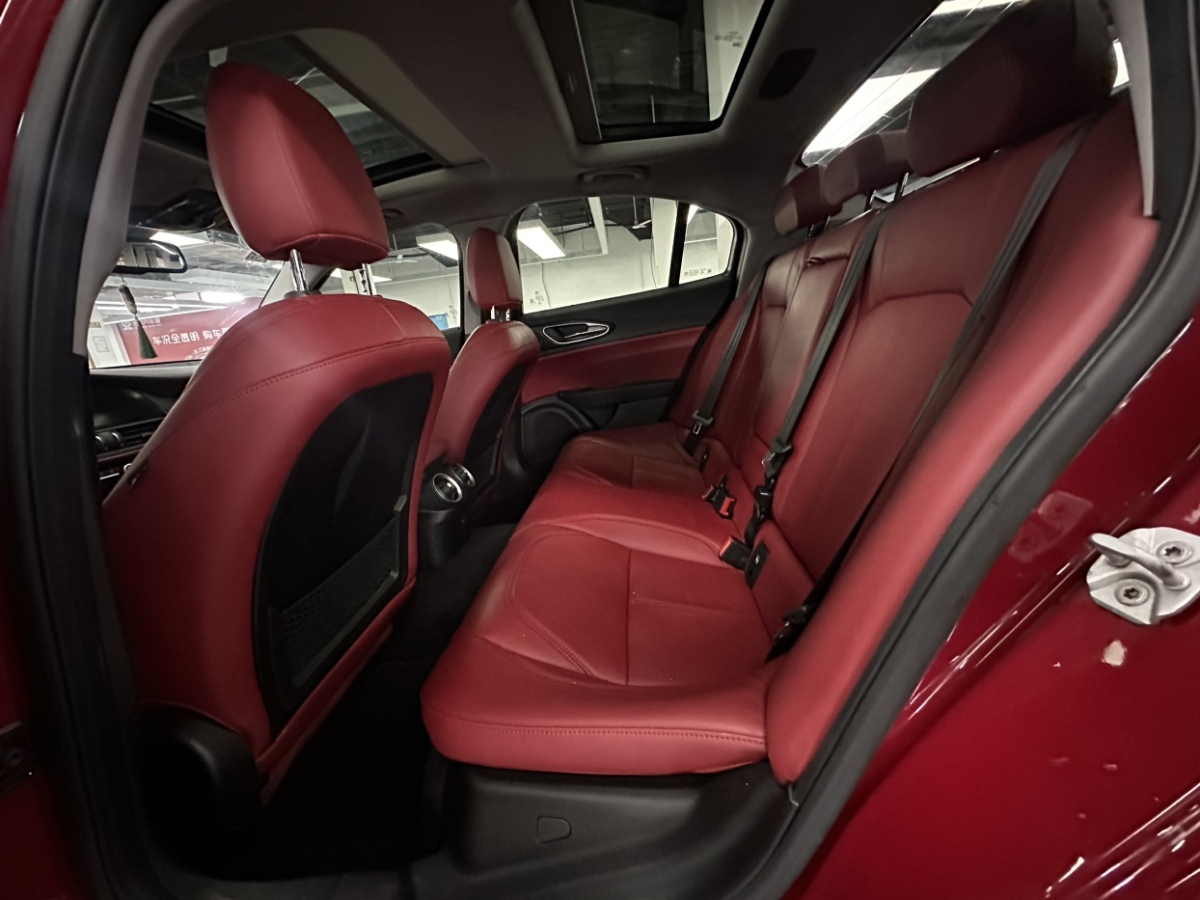 2018年06月阿尔法·罗密欧 Giulia  2017款 2.0T 200HP 豪华版