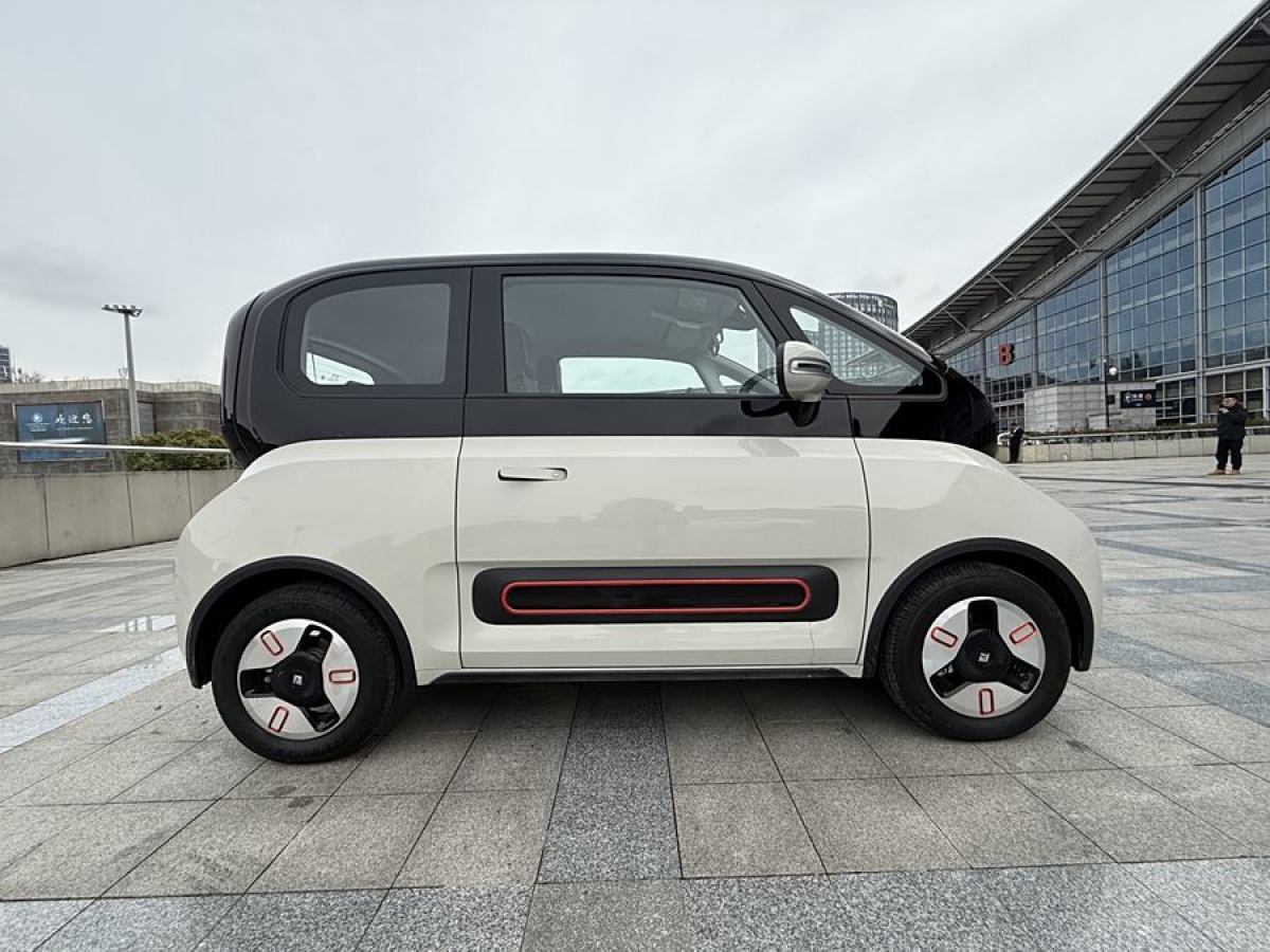 寶駿 寶駿KiWi EV  2022款 藝術(shù)家輕享版 三元鋰圖片