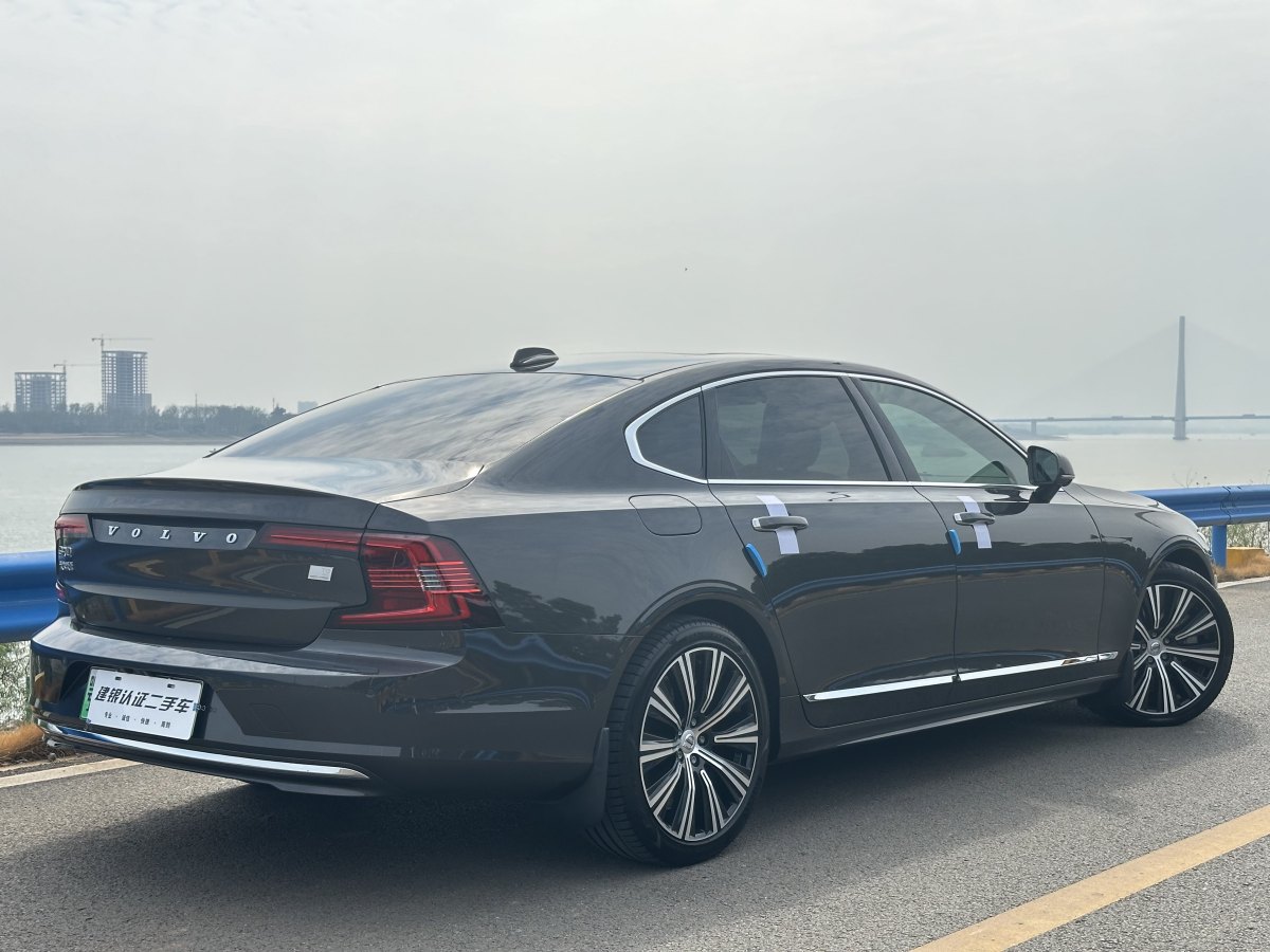 沃爾沃 S90新能源  2024款 T8插電式混合動(dòng)力 四驅(qū)長(zhǎng)續(xù)航智雅豪華版圖片