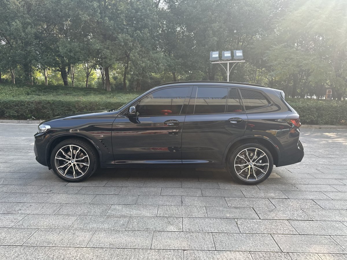 寶馬 寶馬X3  2022款 xDrive30i 領(lǐng)先型 M曜夜套裝圖片